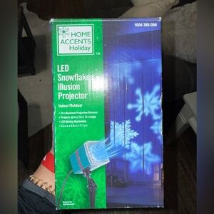 Home Accents Holiday LED Snowflakes Illusion Projector
